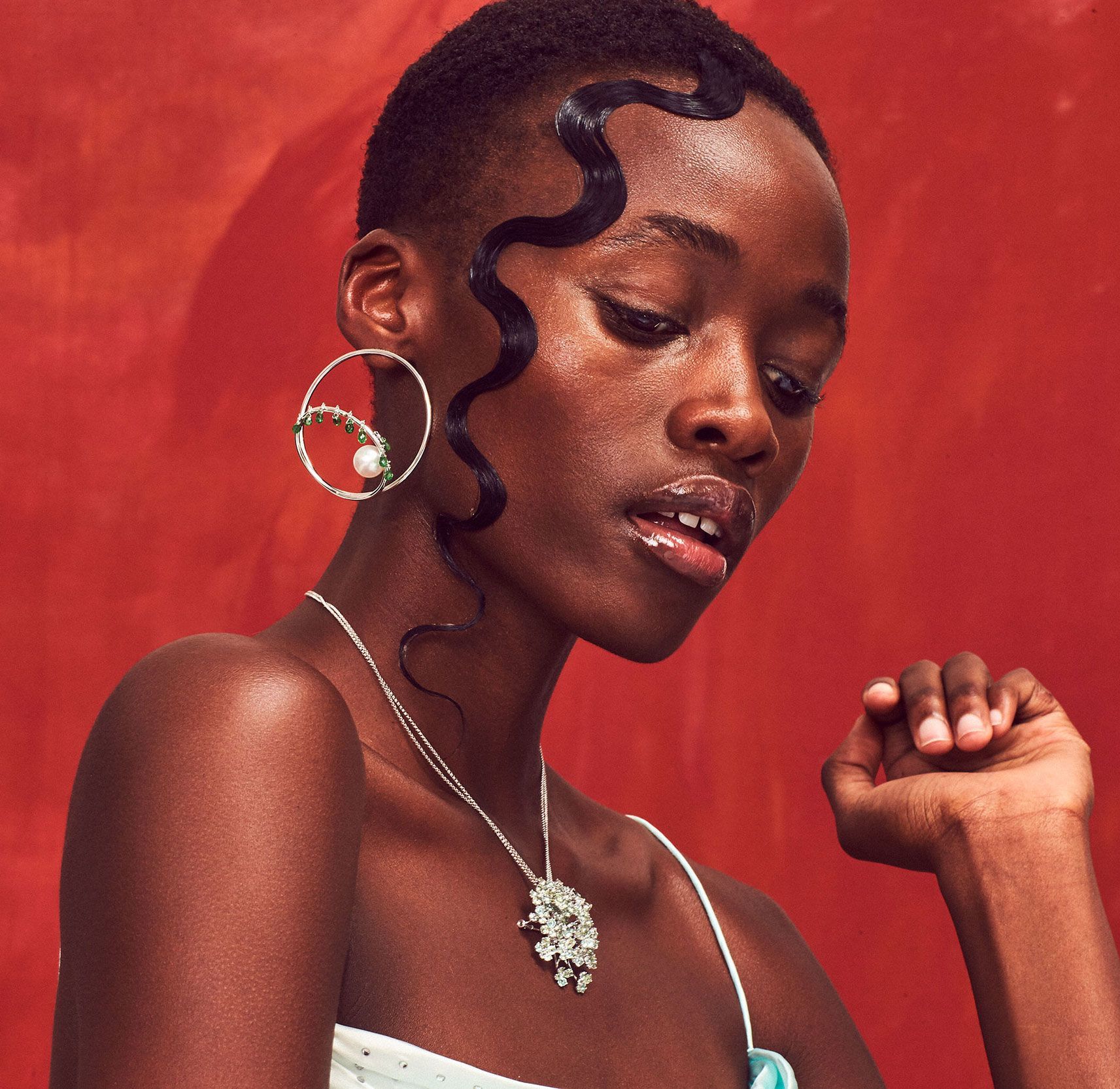 Растет потребность в красоте? Посмотрите на главные ювелирные украшения сезона (фото 19)