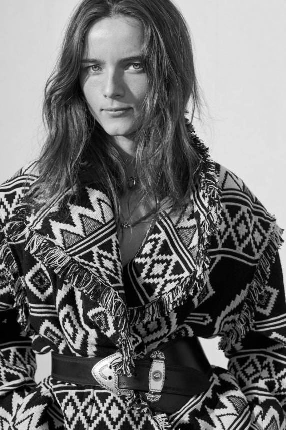 Ковры, одеяла и мебельная обивка. Принты и фактуры сезона осень-зима 2020 настраивают на уют (фото 6)