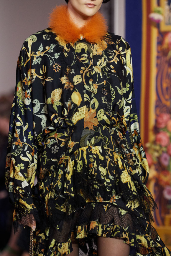 Ковры, одеяла и мебельная обивка. Принты и фактуры сезона осень-зима 2020 настраивают на уют (фото 2)