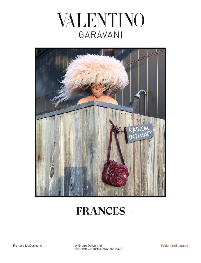 Пригороды и мужчины в платьях: 10 эффектных рекламных кампаний сезона осень-зима 2020 (фото 17)