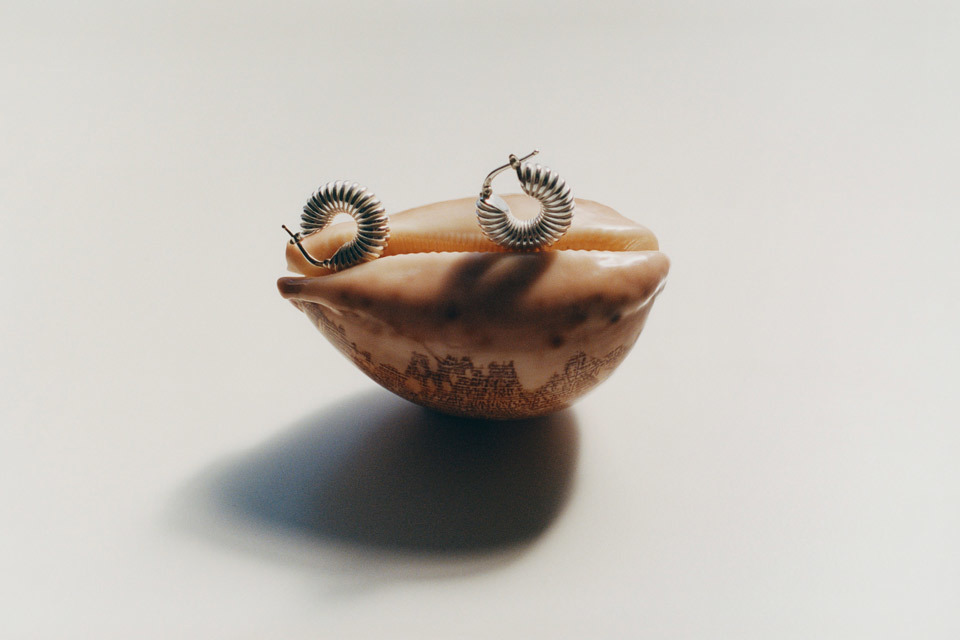 Пригороды и мужчины в платьях: 10 эффектных рекламных кампаний сезона осень-зима 2020 (фото 4)