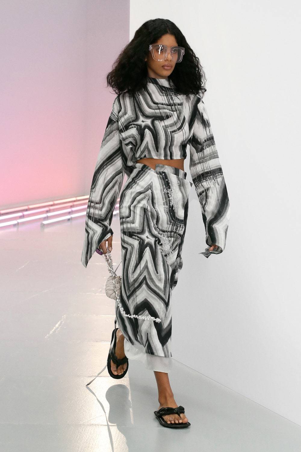 Арт + фэшн — тренд непоколебимый. Вот 5 художников, о которых мы узнали из коллекций весна-лето 2021 (фото 17)