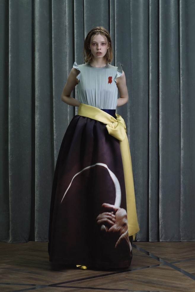 Захороненная одежда и черви: коллекции, которые пугали и завораживали одновременно (фото 11)