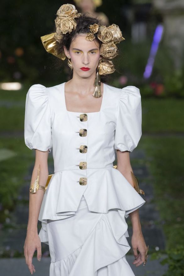 Захороненная одежда и черви: коллекции, которые пугали и завораживали одновременно (фото 12)