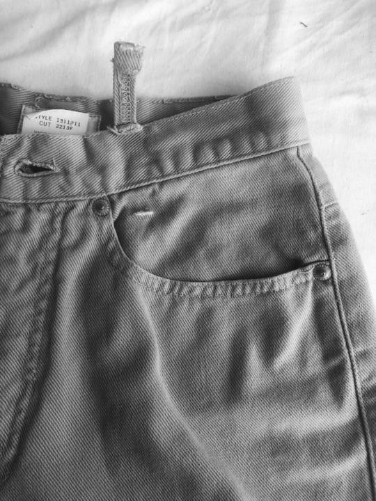 Сделай сам: обновляем джинсы классными вырезами (фото 3)