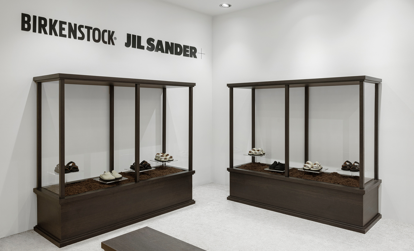 Побег на природу не выходя из ЦУМа: факты о новом поп-ап пространстве Birkenstock x Jil Sander (фото 1)
