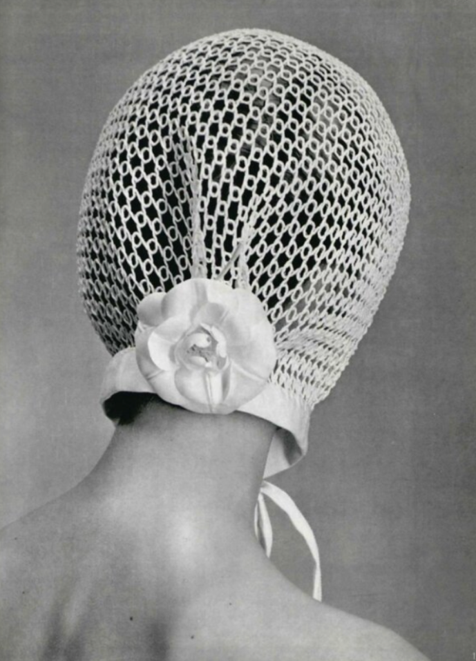 Не балаклава, а чепчик! Что стоит за самым модным головным убором осени (фото 2)