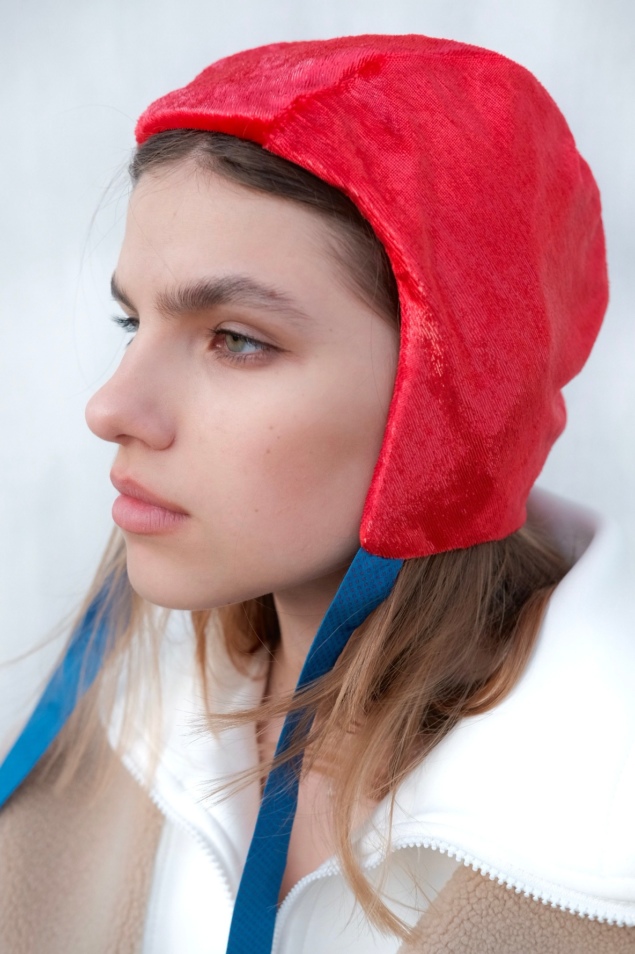 Не балаклава, а чепчик! Что стоит за самым модным головным убором осени (фото 8)