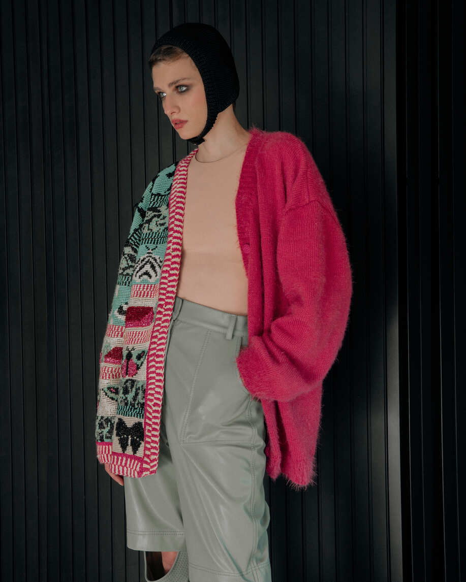 Не балаклава, а чепчик! Что стоит за самым модным головным убором осени (фото 13)