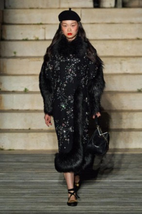 Космогония. Что Алессандро Микеле зашифровал в коллекции Gucci resort 2023 (фото 8)