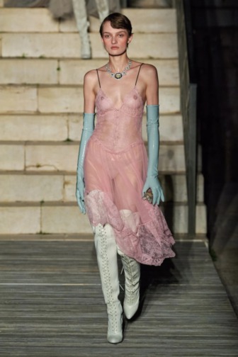 Космогония. Что Алессандро Микеле зашифровал в коллекции Gucci resort 2023 (фото 1)