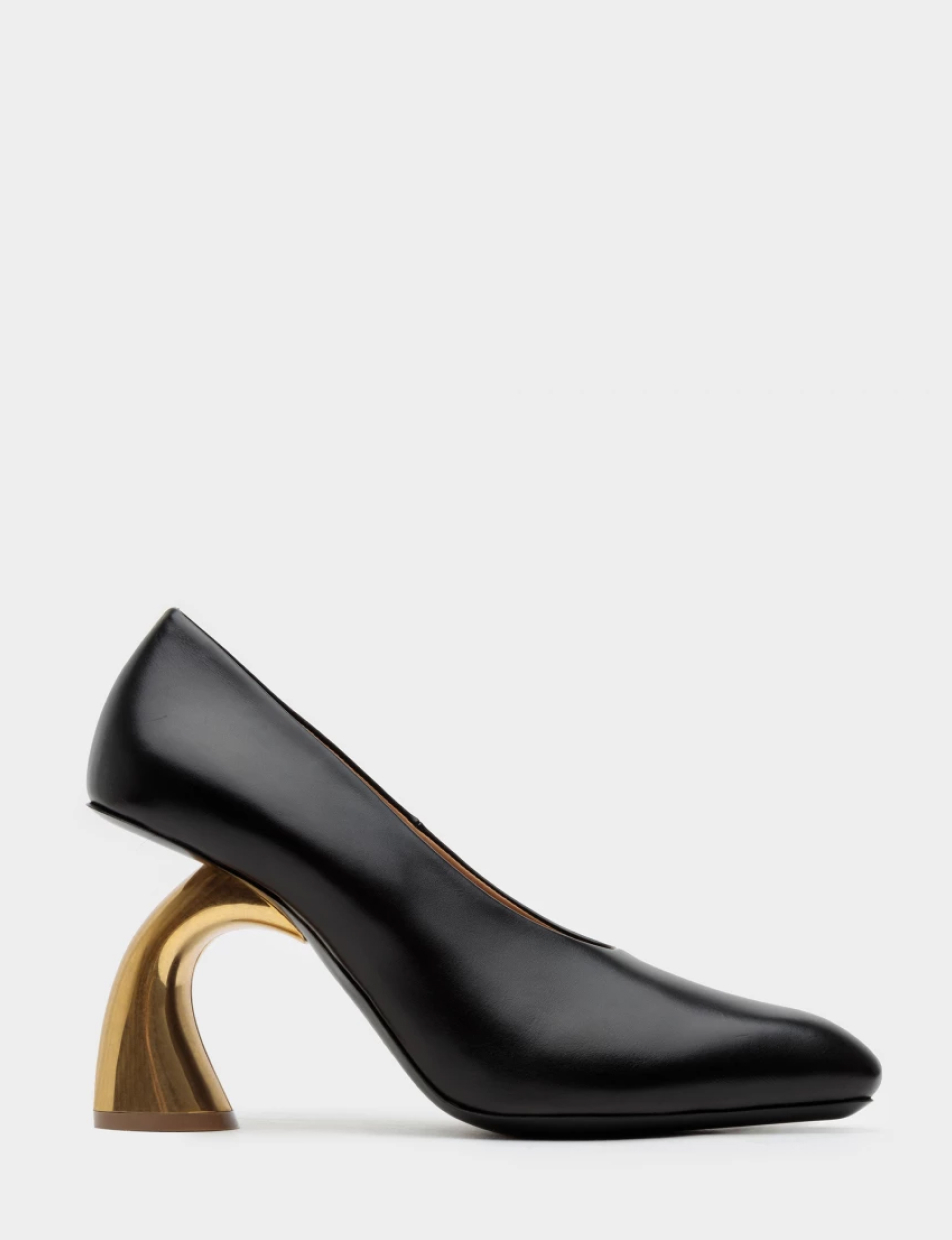 Most wanted: 10 модных новинок января — выбор BURO. (фото 1)