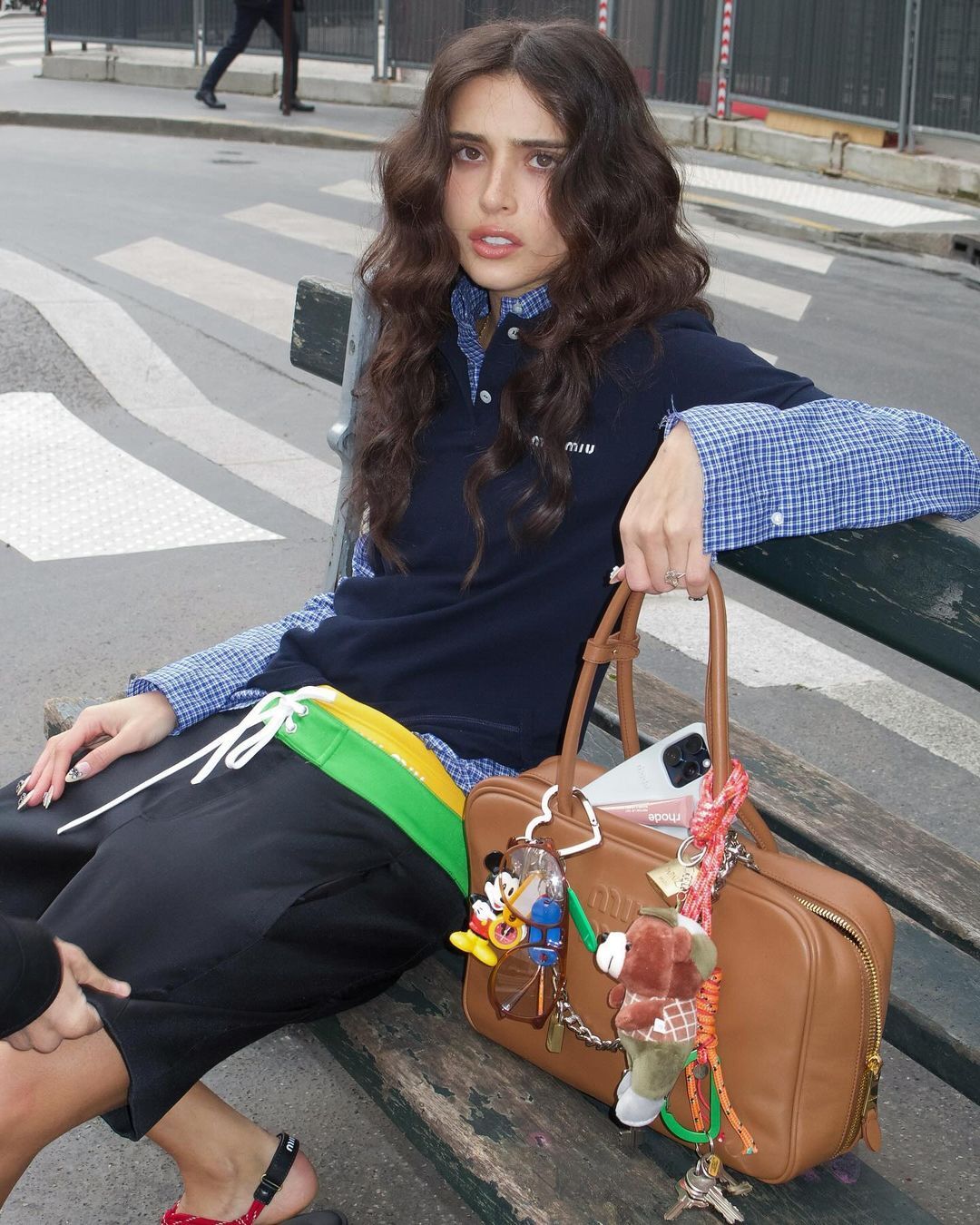 Шарфы-сосиски и гребни для волос: подробный гид по обвесу на сумки (фото 9)