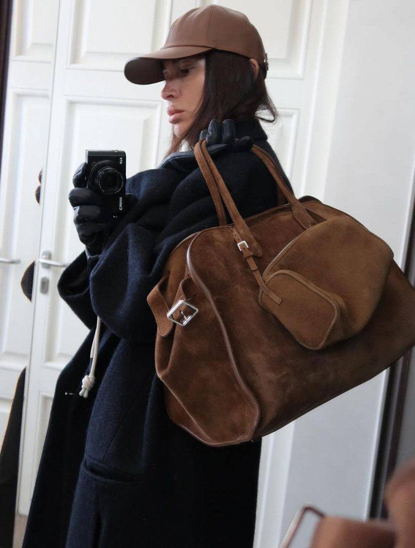 Шарфы-сосиски и гребни для волос: подробный гид по обвесу на сумки (фото 18)