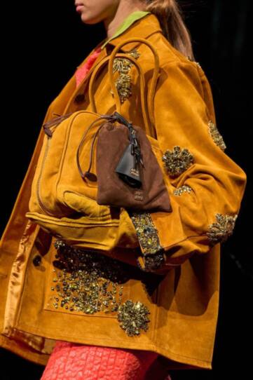 Шарфы-сосиски и гребни для волос: подробный гид по обвесу на сумки (фото 4)