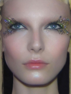 Beauty by: 6 российских визажистов, которые стоят за классными съемками локальных (и не только) брендов (фото 103)