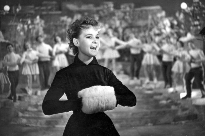 Платье как у Маргариты: вещи из кино появятся в магазинах благодаря проекту «Киношоурум» (фото 47)