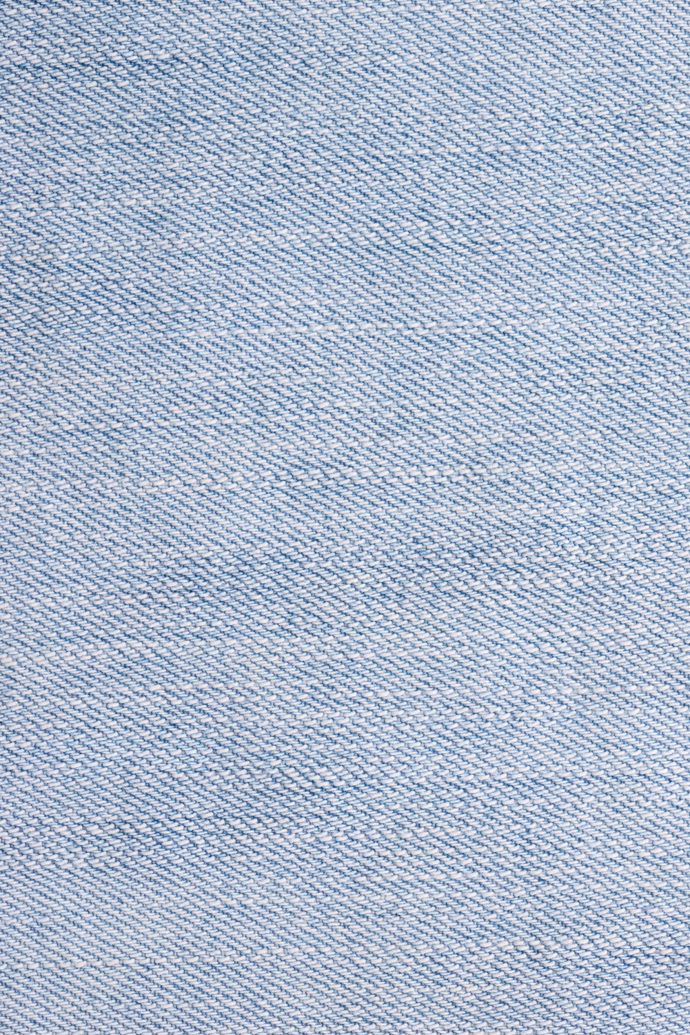 Feeling blue: тренд на голубые тени — носим, как Лили-Роуз Депп, Кейт Мосс и Белла Хадид (фото 4)