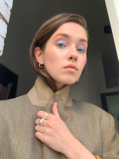 Feeling blue: тренд на голубые тени — носим, как Лили-Роуз Депп, Кейт Мосс и Белла Хадид (фото 6)