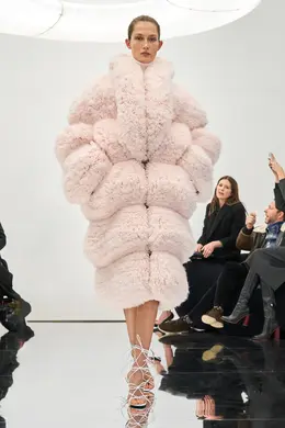 Тепло ли тебе девица? 20 модных шуб — и все от российских брендов (фото 12)