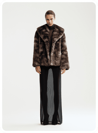 Тепло ли тебе девица? 20 модных шуб — и все от российских брендов (фото 33)
