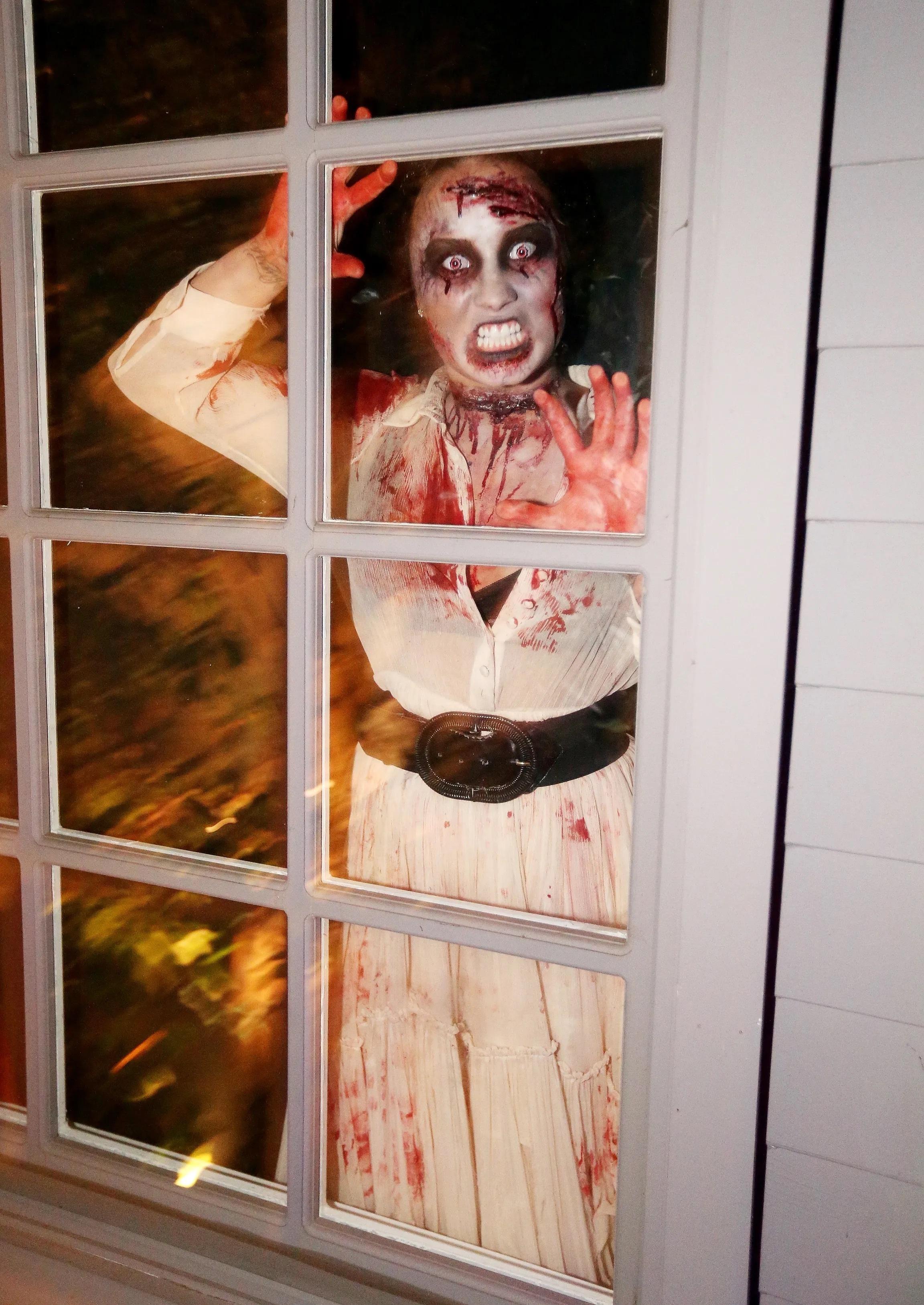 Барби Кайли Дженнер и принцесса Кайл Маклоклен: образы звезд на Хэллоуин с 2000 по 2025 год (фото 40)