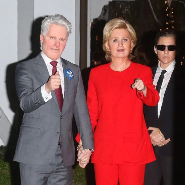 Барби Кайли Дженнер и принцесса Кайл Маклоклен: образы звезд на Хэллоуин с 2000 по 2025 год (фото 54)