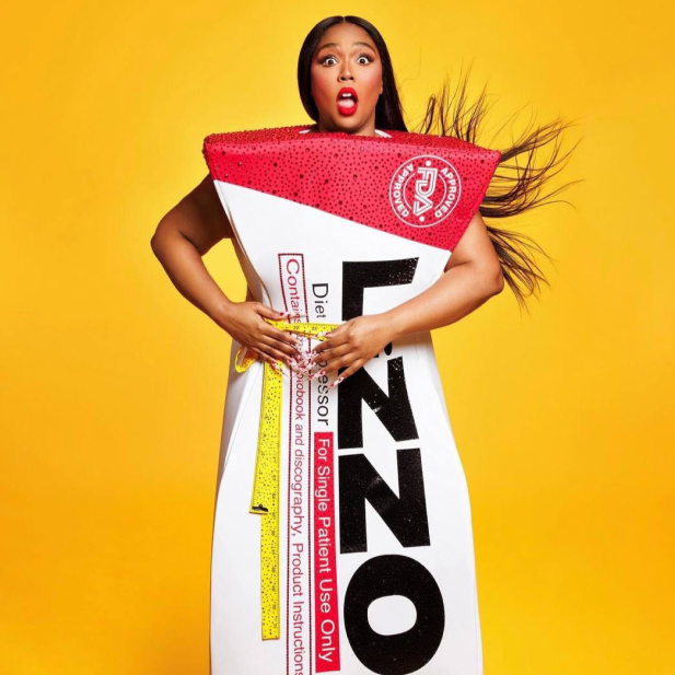 Барби Кайли Дженнер и принцесса Кайл Маклоклен: образы звезд на Хэллоуин с 2000 по 2025 год (фото 136)