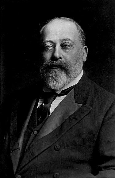 Марлен Дитрих и Кэтрин Хепберн: как женщины надели смокинги (фото 5)