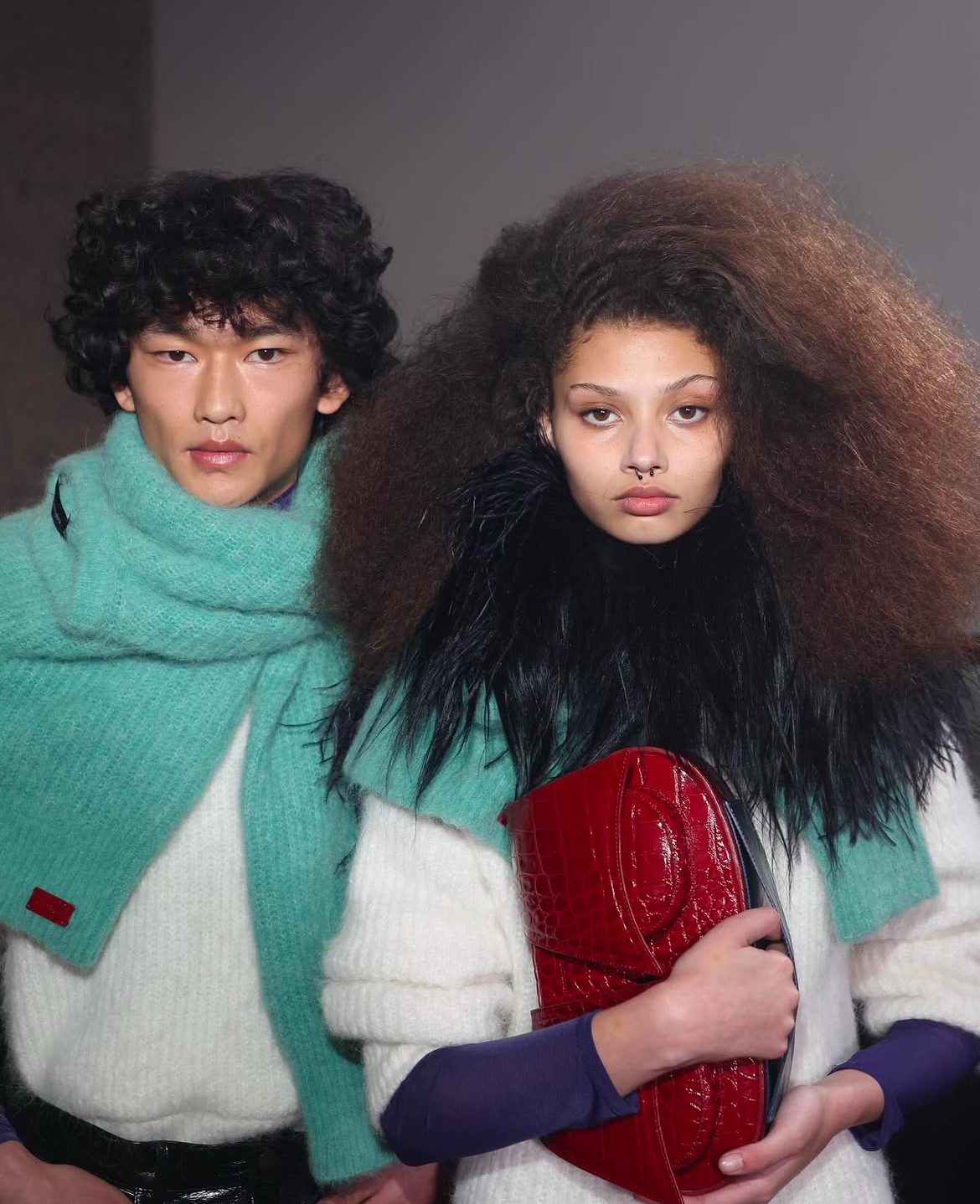 Герои бэкстейджа. Визажисты и стилисты по волосам модных показов, которых нельзя не знать (фото 67)