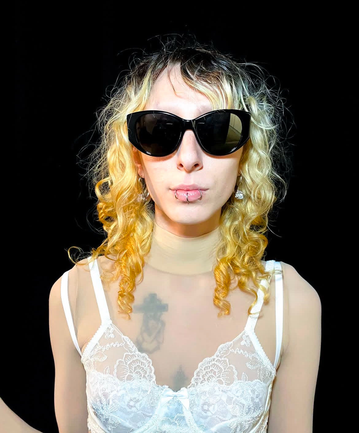 Герои бэкстейджа. Визажисты и стилисты по волосам модных показов, которых нельзя не знать (фото 15)