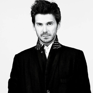 Герои бэкстейджа. Визажисты и стилисты по волосам модных показов, которых нельзя не знать (фото 46)