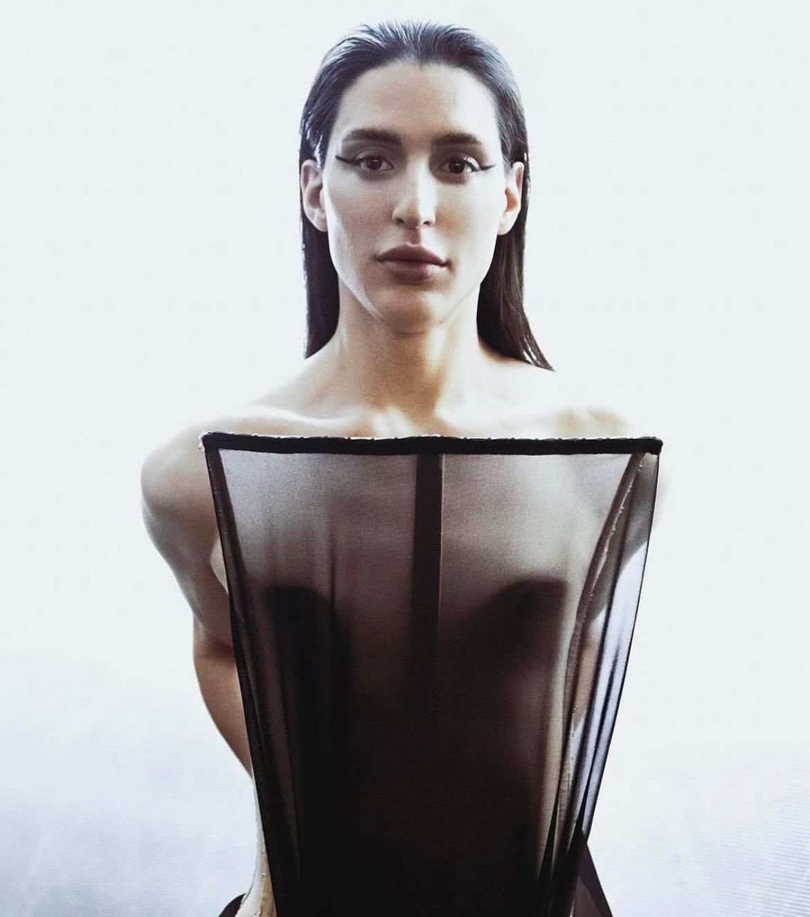 Герои бэкстейджа. Визажисты и стилисты по волосам модных показов, которых нельзя не знать (фото 64)