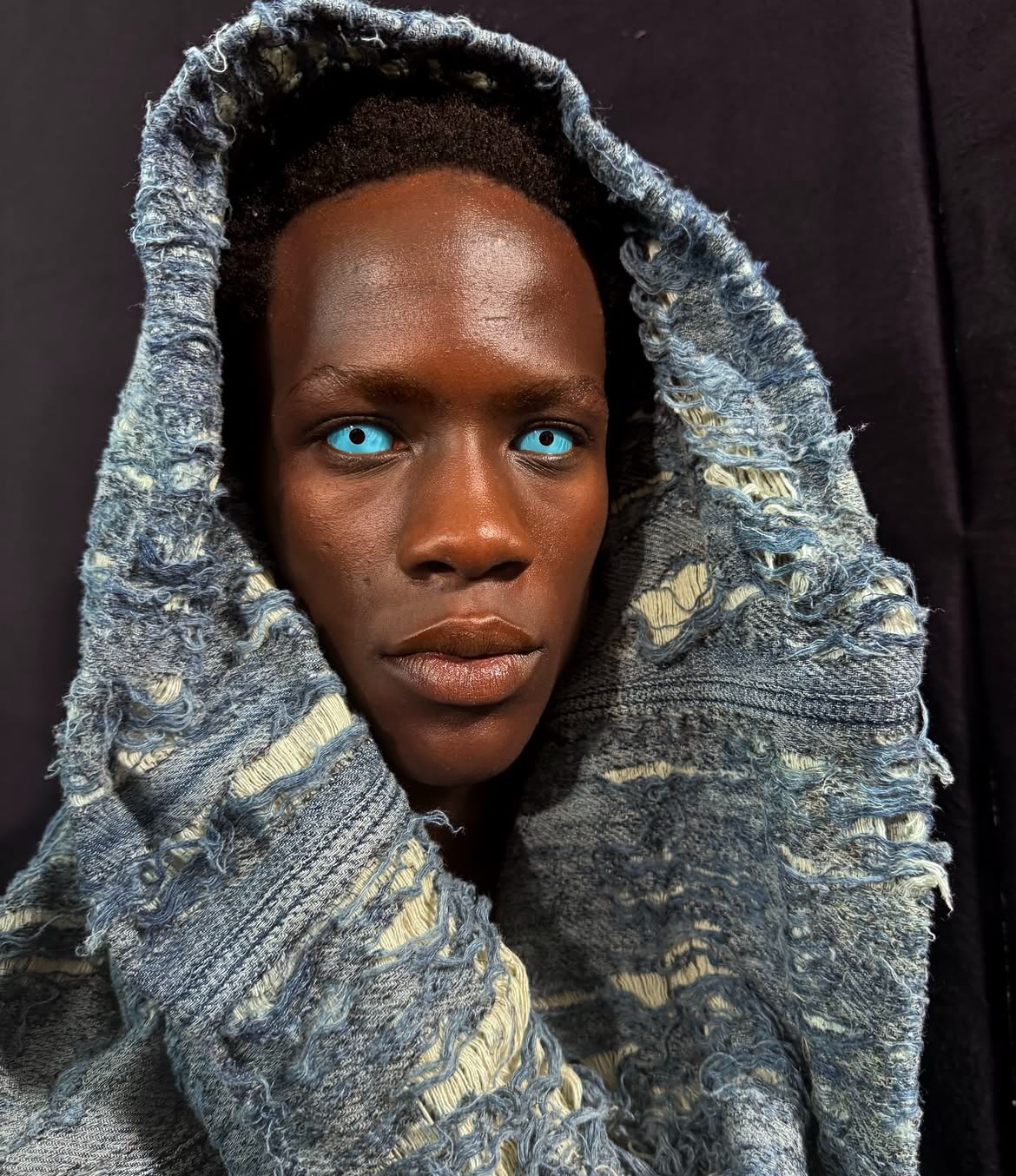 Герои бэкстейджа. Визажисты и стилисты по волосам модных показов, которых нельзя не знать (фото 13)