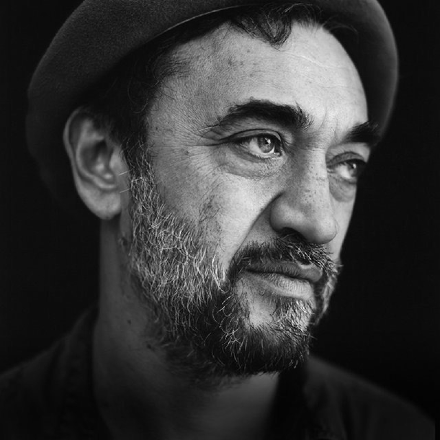 Герои бэкстейджа. Визажисты и стилисты по волосам модных показов, которых нельзя не знать (фото 51)