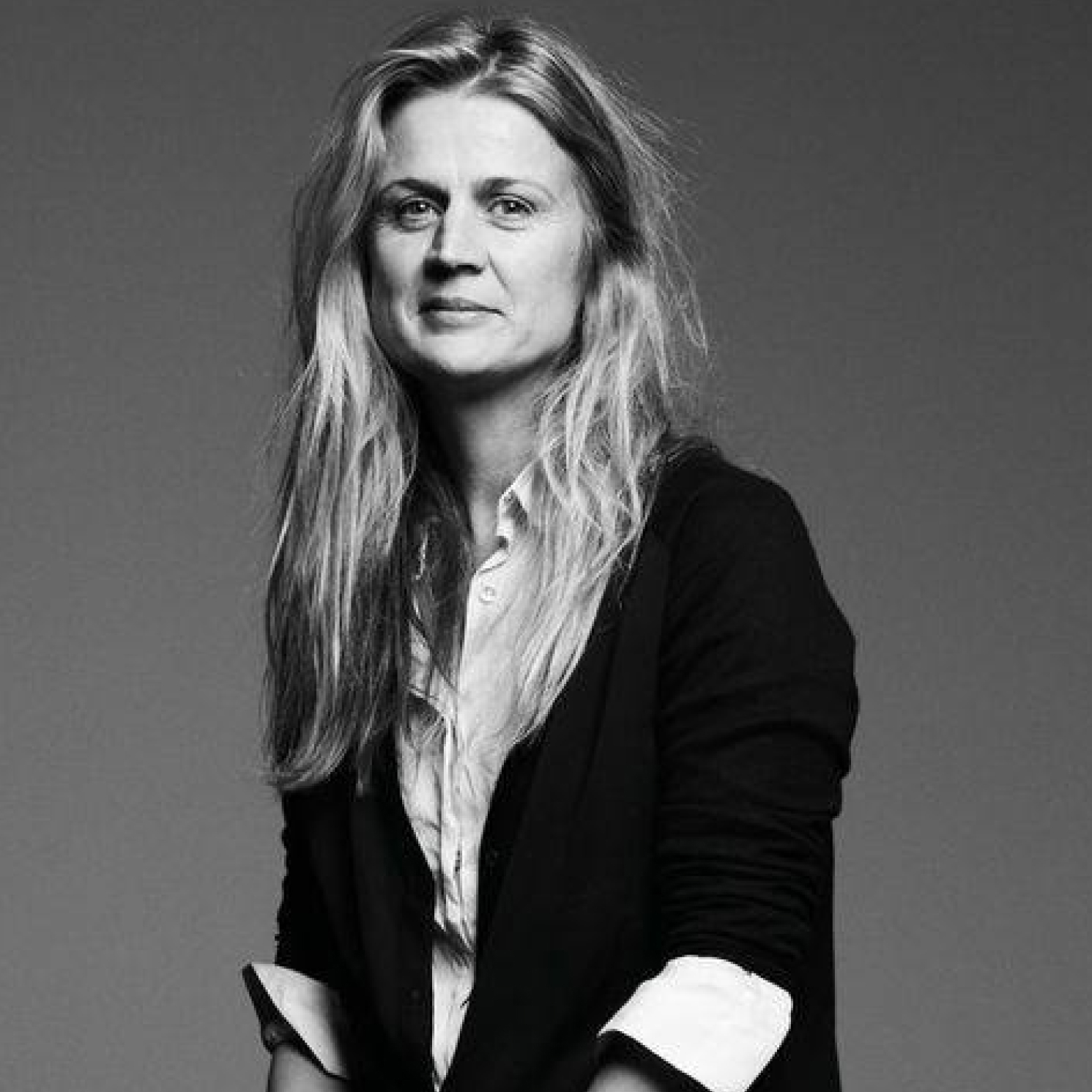 Герои бэкстейджа. Визажисты и стилисты по волосам модных показов, которых нельзя не знать (фото 41)