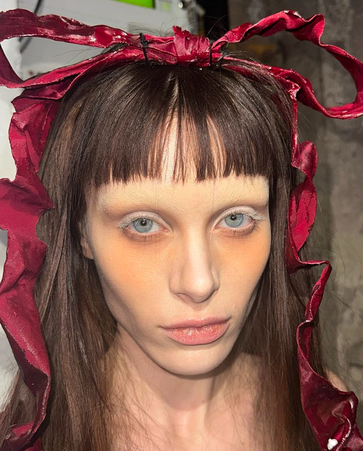 Герои бэкстейджа. Визажисты и стилисты по волосам модных показов, которых нельзя не знать (фото 7)