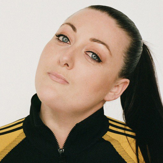 Герои бэкстейджа. Визажисты и стилисты по волосам модных показов, которых нельзя не знать (фото 1)