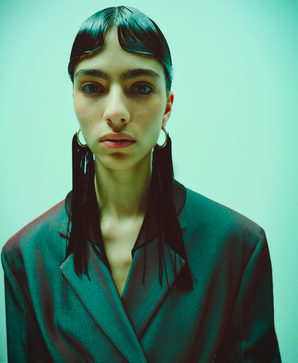 Герои бэкстейджа. Визажисты и стилисты по волосам модных показов, которых нельзя не знать (фото 54)