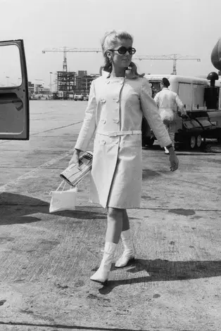 Назад в будущее: (ретро)футуризм в моде — от Куррежа до Жескьера (фото 15)