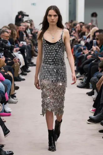 Назад в будущее: (ретро)футуризм в моде — от Куррежа до Жескьера (фото 54)