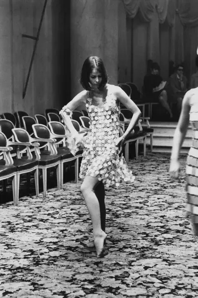 Назад в будущее: (ретро)футуризм в моде — от Куррежа до Жескьера (фото 24)