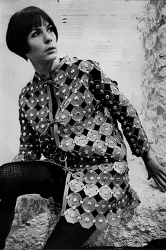 Назад в будущее: (ретро)футуризм в моде — от Куррежа до Жескьера (фото 30)