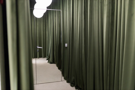 Новости салонов и клиник. Фотодинамическая терапия, коррекция фигуры и шлифовка постакне (фото 25)