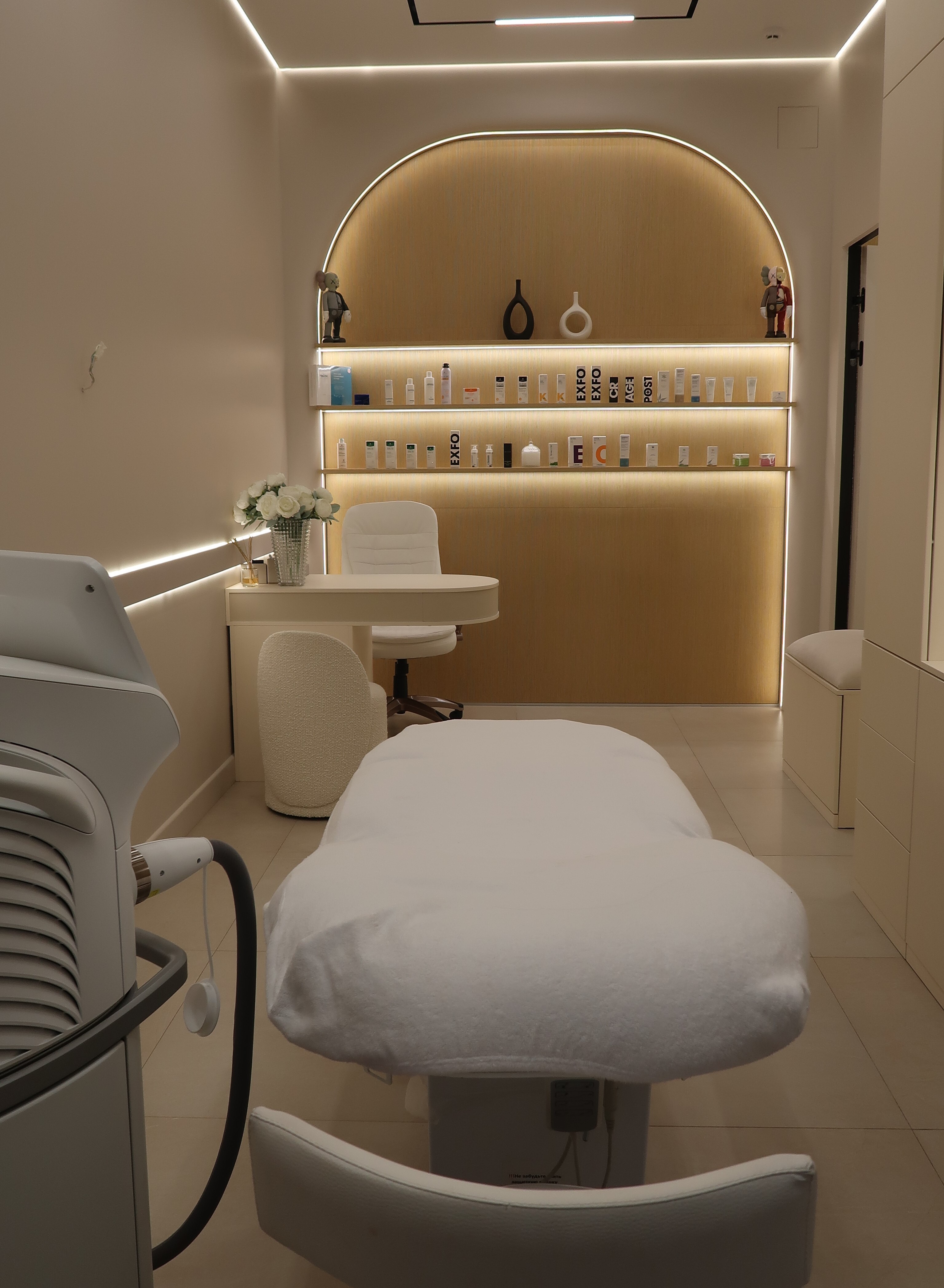 Новости салонов и клиник. Фотодинамическая терапия, коррекция фигуры и шлифовка постакне (фото 4)