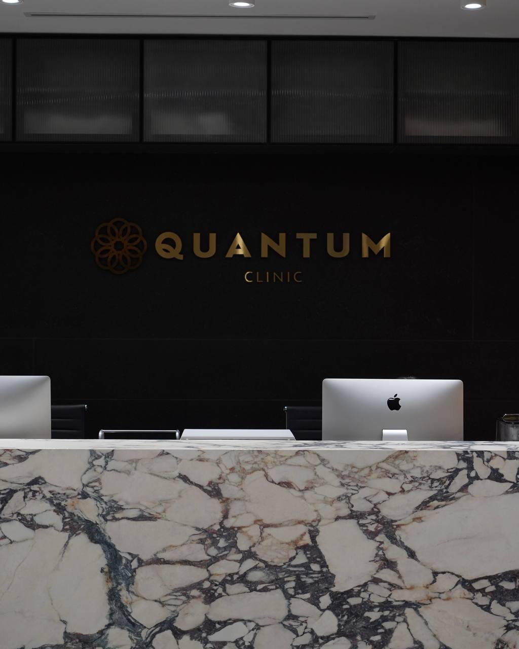 Новости салонов и клиник. Фотодинамическая терапия, коррекция фигуры и шлифовка постакне (фото 38)