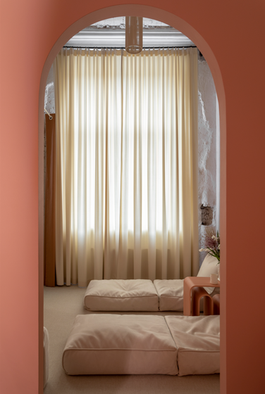 Новости салонов и клиник. Фотодинамическая терапия, коррекция фигуры и шлифовка постакне (фото 28)