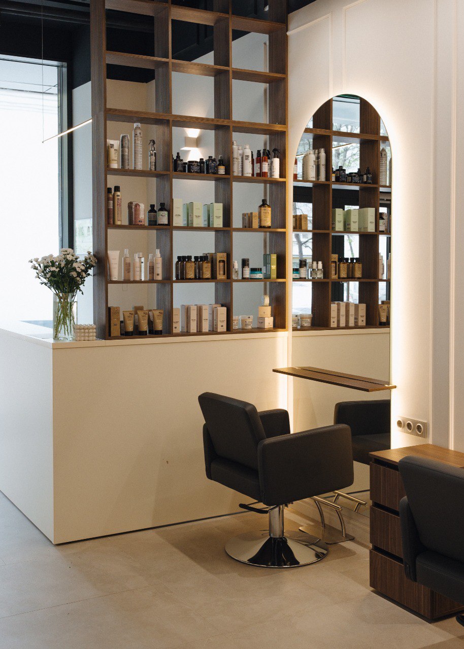 Новости салонов и клиник. Фотодинамическая терапия, коррекция фигуры и шлифовка постакне (фото 17)