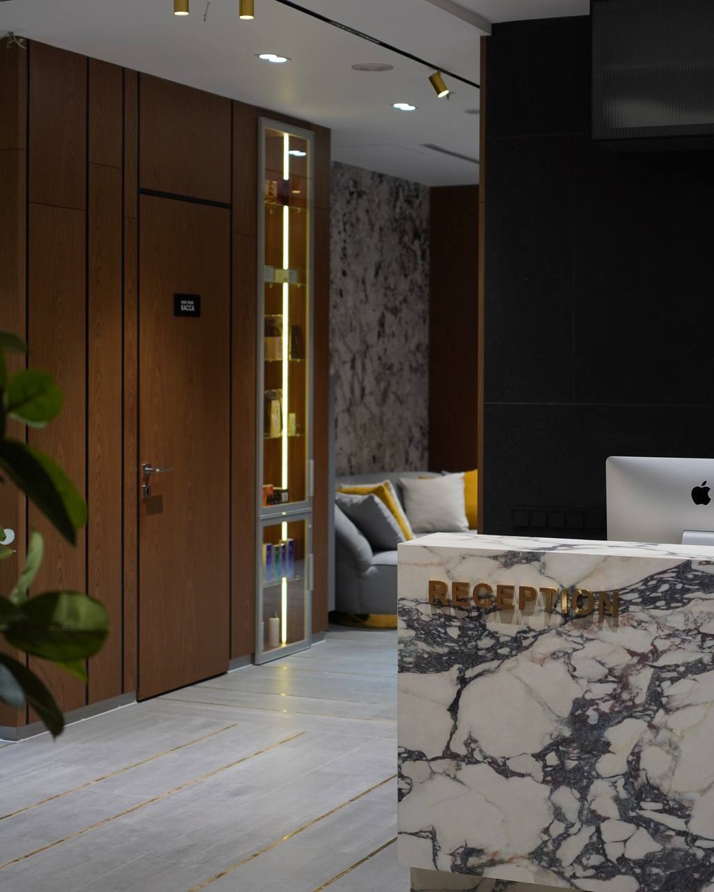 Новости салонов и клиник. Фотодинамическая терапия, коррекция фигуры и шлифовка постакне (фото 37)