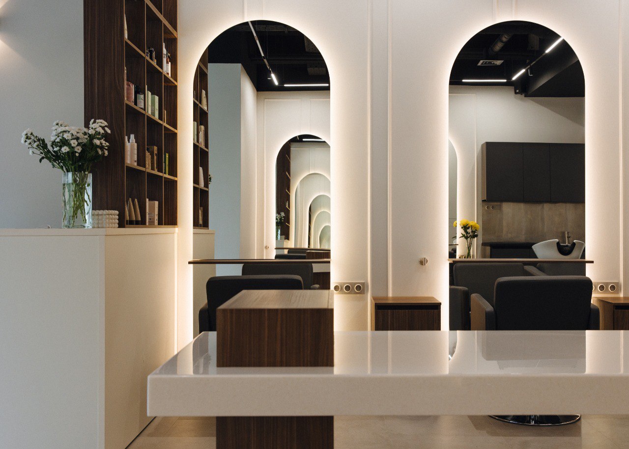 Новости салонов и клиник. Фотодинамическая терапия, коррекция фигуры и шлифовка постакне (фото 18)